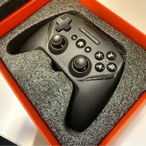 SteelSeries Nimbus+ Wireless Gaming Controller for Apple iOS iPadOS tvOS Devices